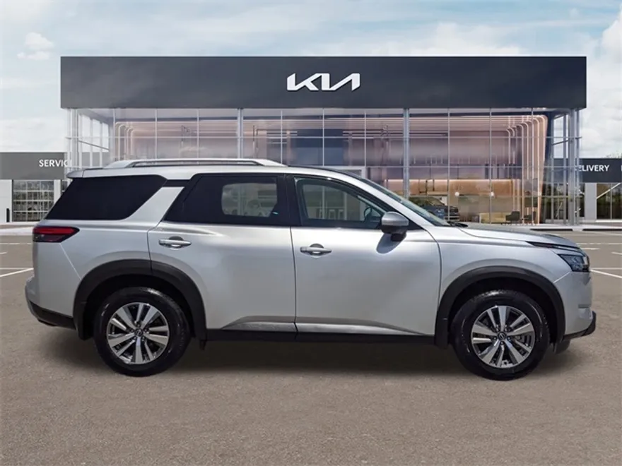 2022 Nissan Pathfinder SL photo 1