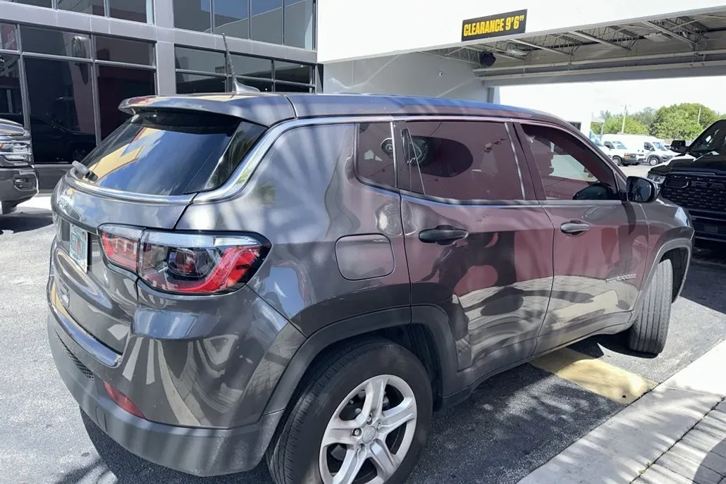 2023 Jeep Compass Sport photo 1