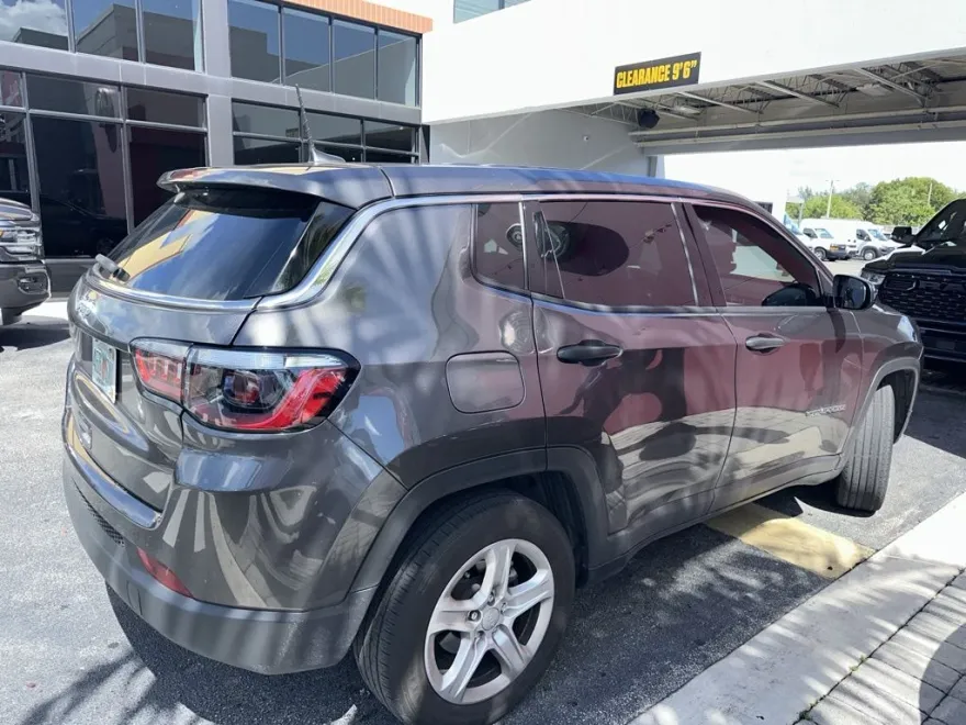 2023 Jeep Compass Sport photo 1