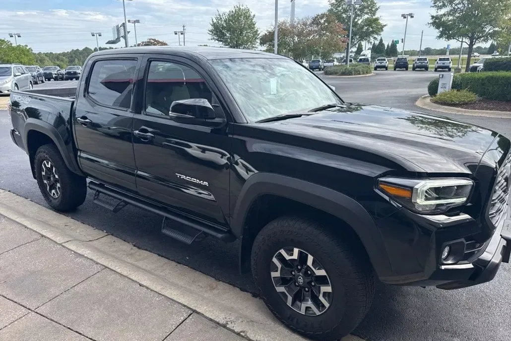 2023 Toyota Tacoma TRD Off-Road photo 1