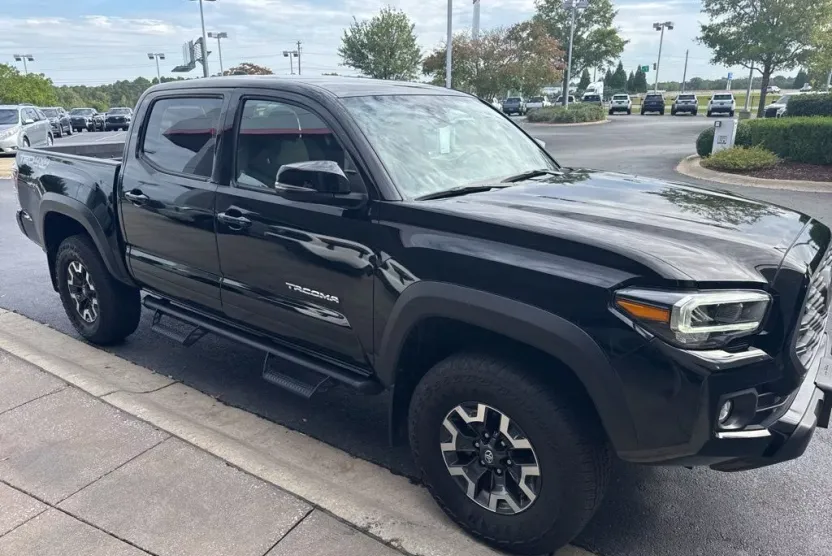 2023 Toyota Tacoma TRD Off-Road photo 1