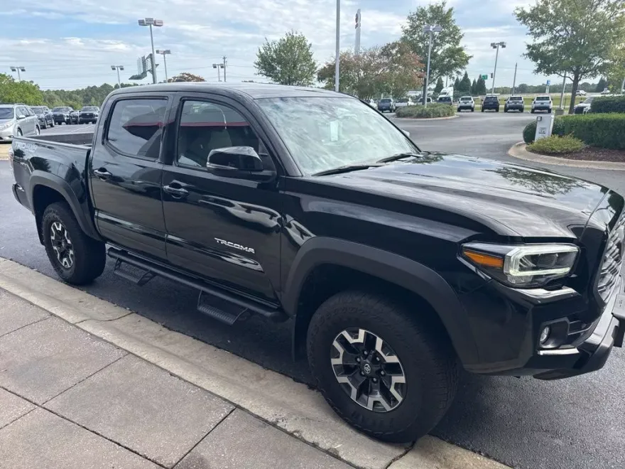 2023 Toyota Tacoma TRD Off-Road photo 1