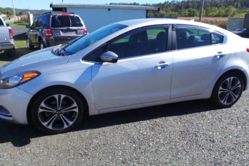 2016 Kia Forte EX photo 1