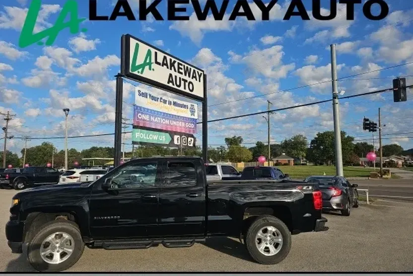 2018 Chevrolet Silverado 1500 LT photo 1