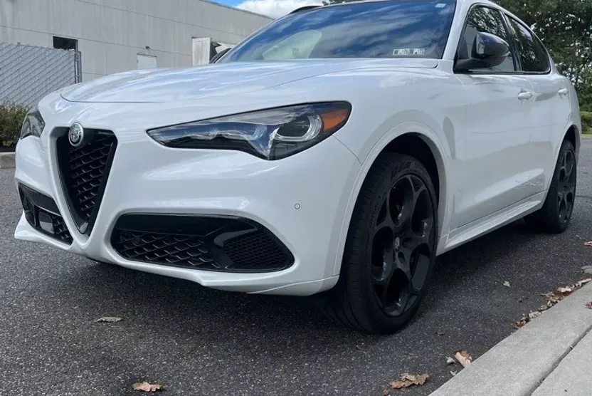 2025 Alfa Romeo Stelvio Tributo Italiano photo 1