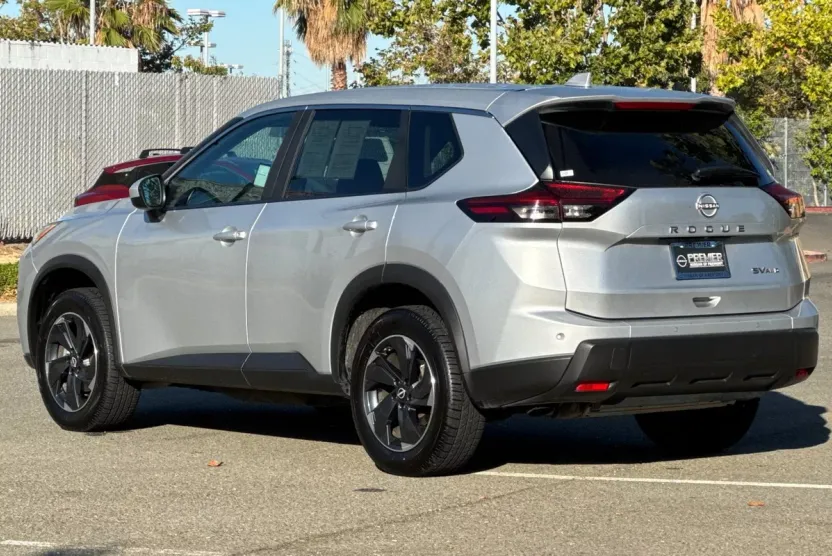 2024 Nissan Rogue SV photo 1