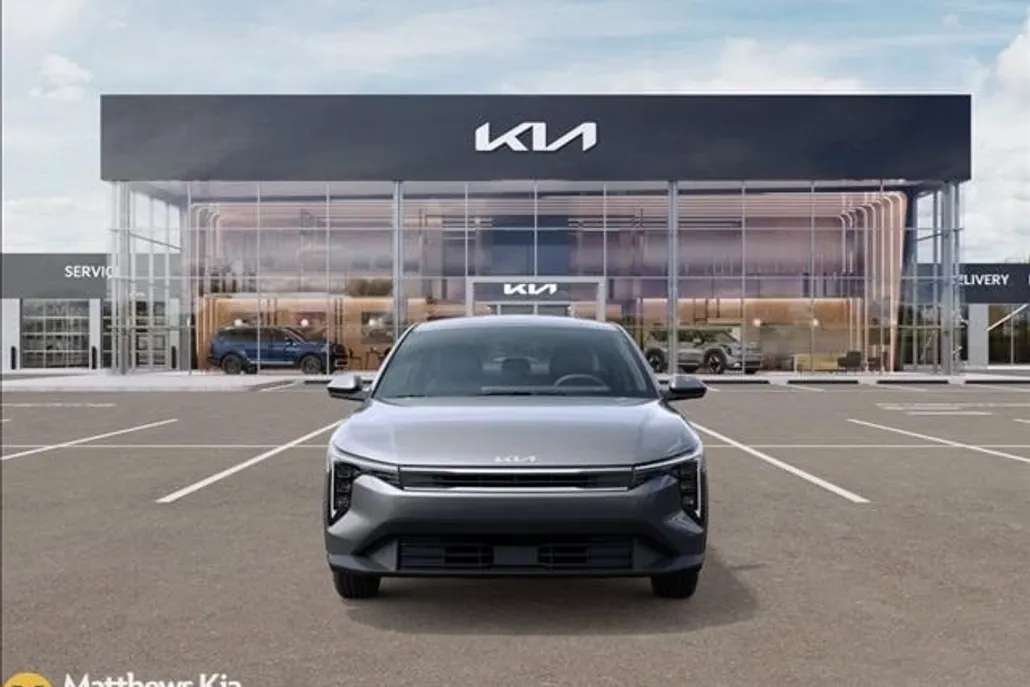 2025 Kia K4 LXS photo 1
