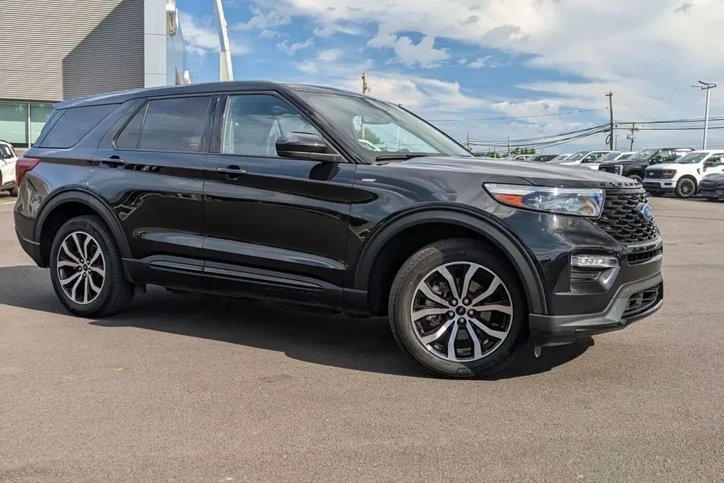 2022 Ford Explorer ST-Line photo 1