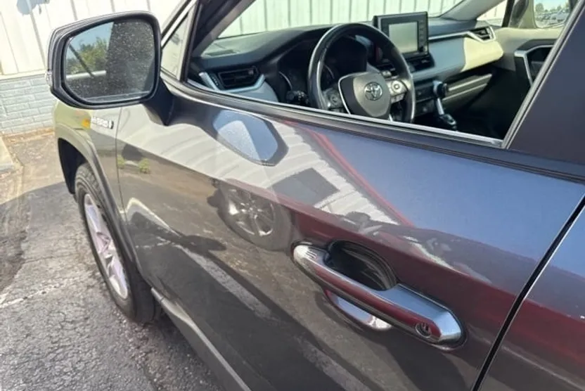 2020 Toyota RAV4 Hybrid XLE photo 1