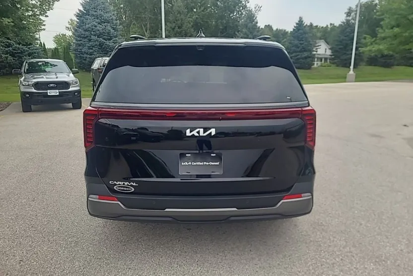 2025 Kia Carnival SX Prestige photo 1