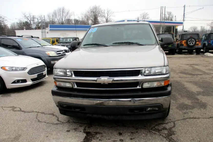 2005 Chevrolet Tahoe LS photo 1