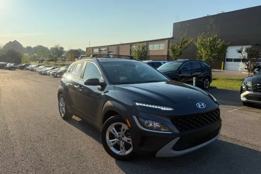 2022 Hyundai Kona SEL photo 1