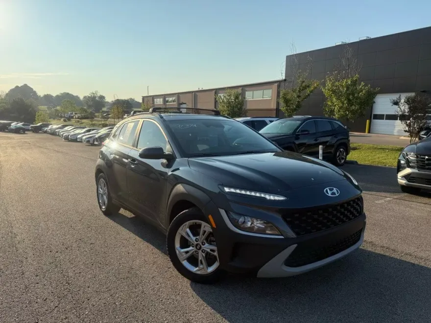 2022 Hyundai Kona SEL photo 1