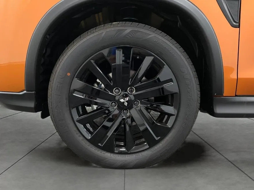 2024 Mitsubishi Outlander Sport LE photo 1