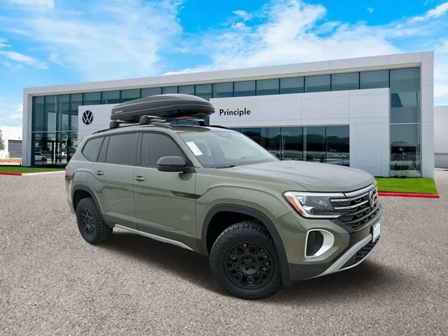 2025 Volkswagen Atlas Peak Edition photo 1