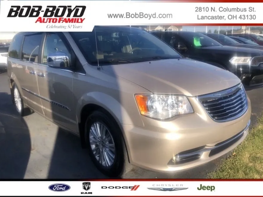 2015 Chrysler Town & Country Limited photo 1