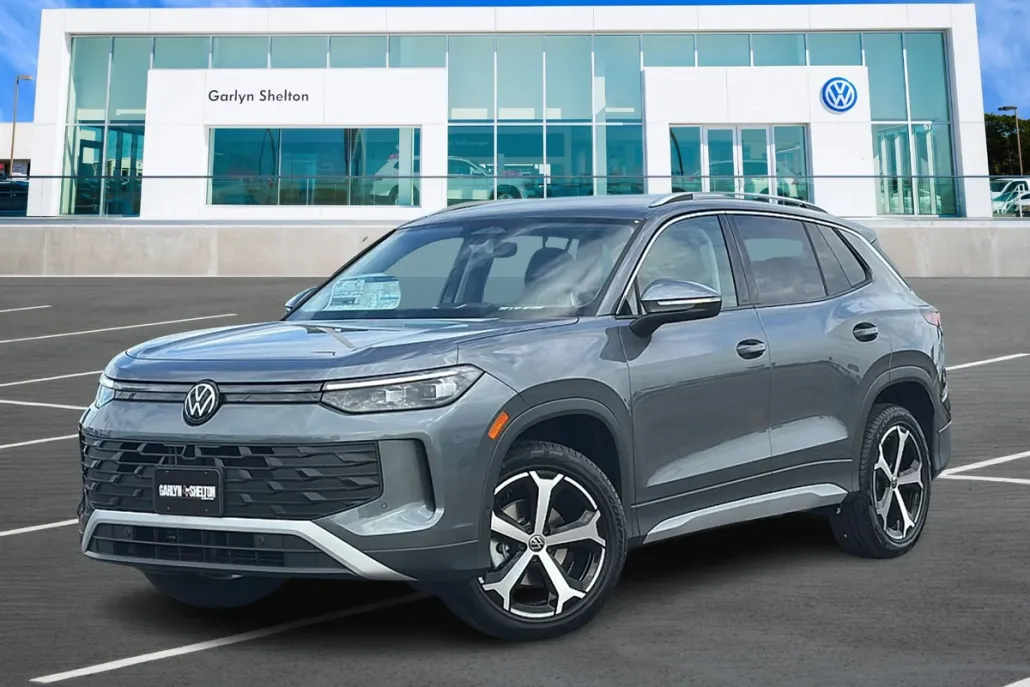 2025 Volkswagen Tiguan SE photo 1