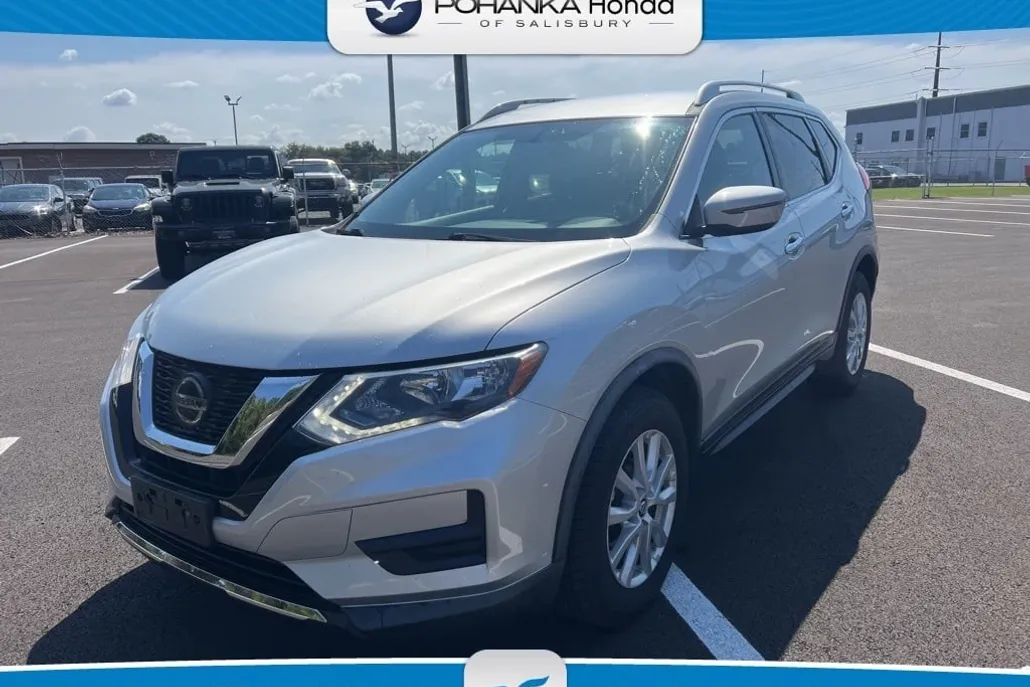 2018 Nissan Rogue SV photo 1