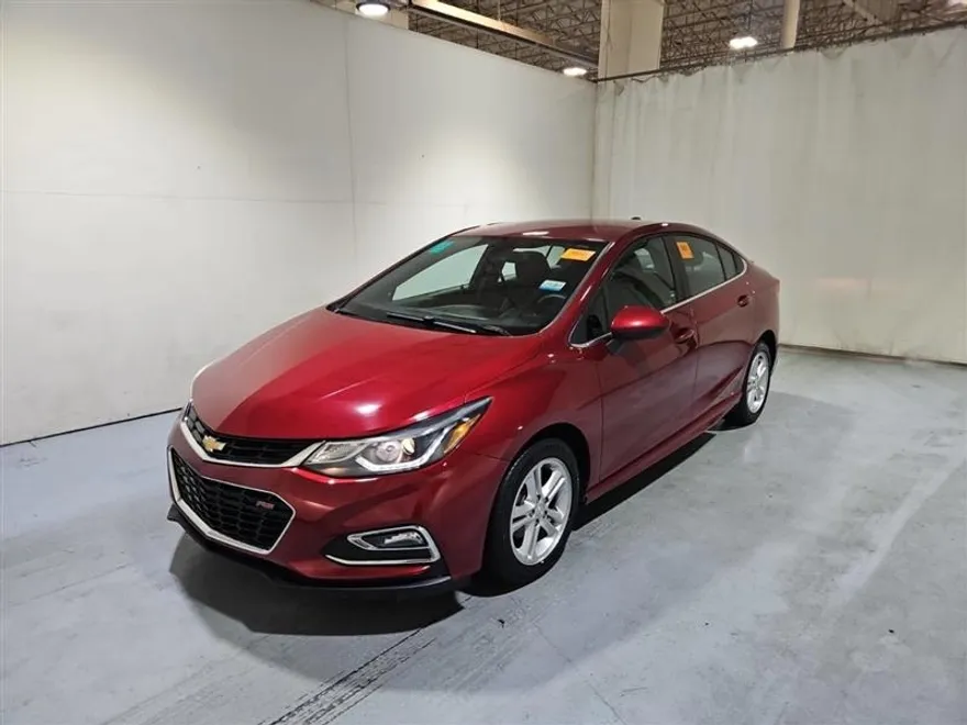 2018 Chevrolet Cruze LT photo 1