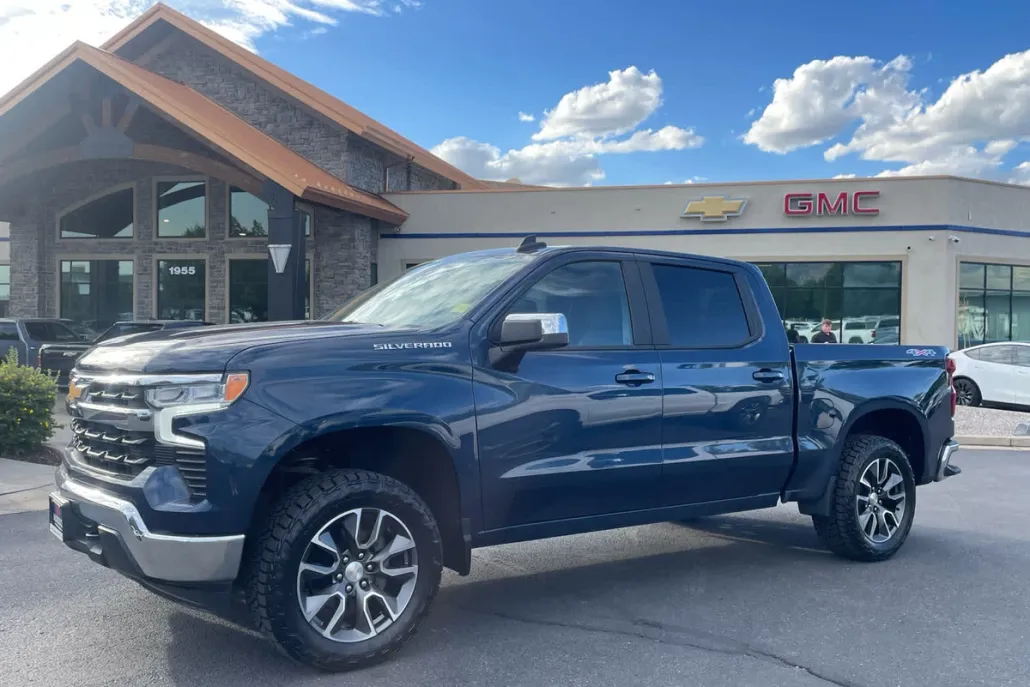 2022 Chevrolet Silverado 1500 LT photo 1
