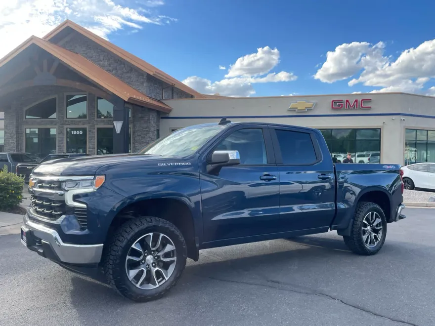 2022 Chevrolet Silverado 1500 LT photo 1