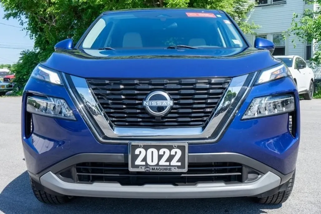 2022 Nissan Rogue SV photo 1