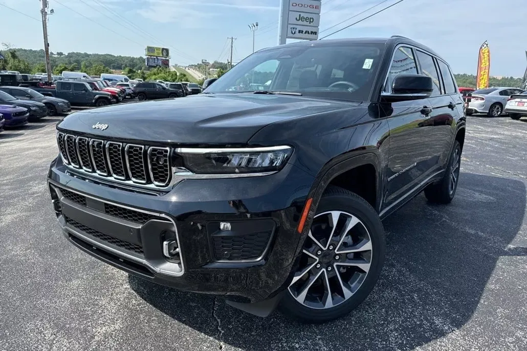 2024 Jeep Grand Cherokee Overland photo 1