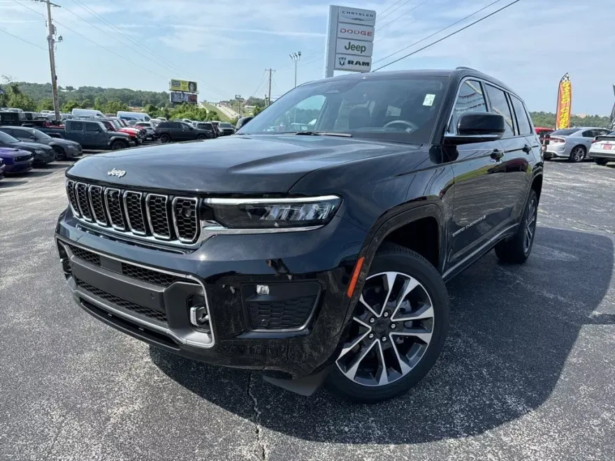 2024 Jeep Grand Cherokee Overland photo 1