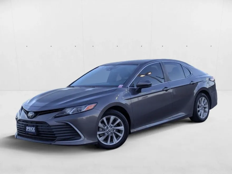 2024 Toyota Camry LE photo 1