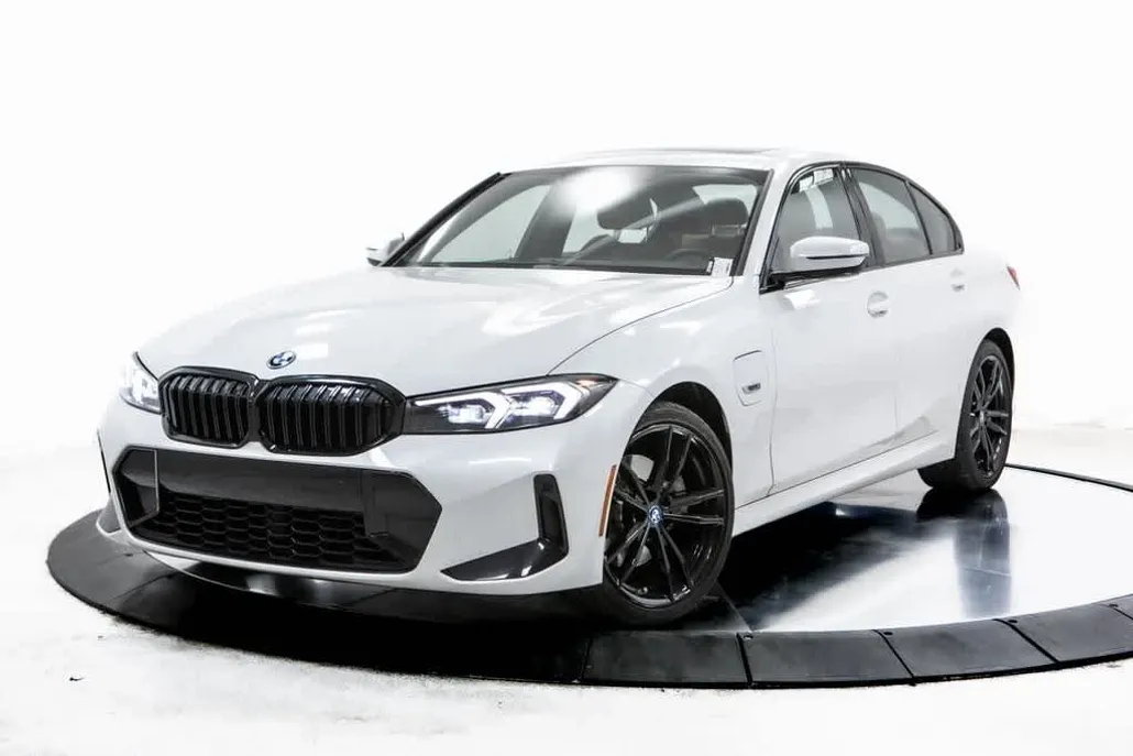 2023 Bmw 330e photo 1