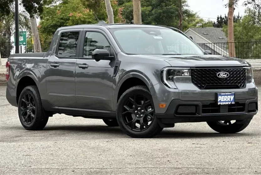 2025 Ford Maverick Lariat photo 1