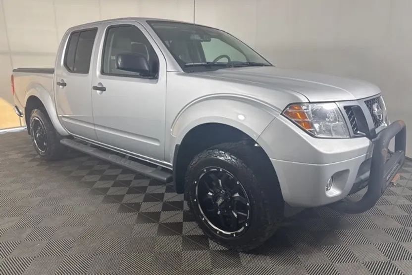2019 Nissan Frontier SV Crew Cab photo 1