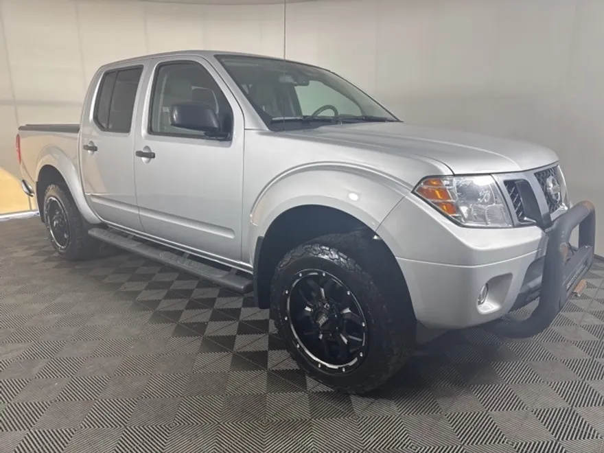 2019 Nissan Frontier SV Crew Cab photo 1