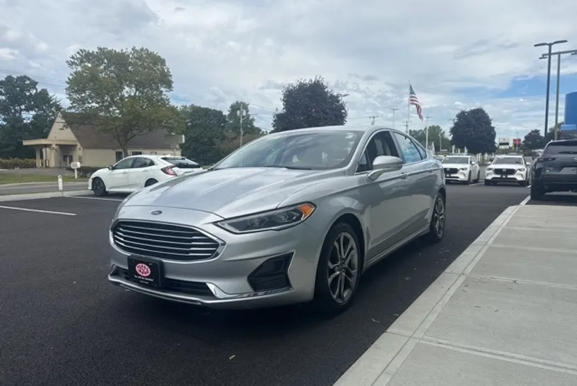 2019 Ford Fusion SEL photo 1