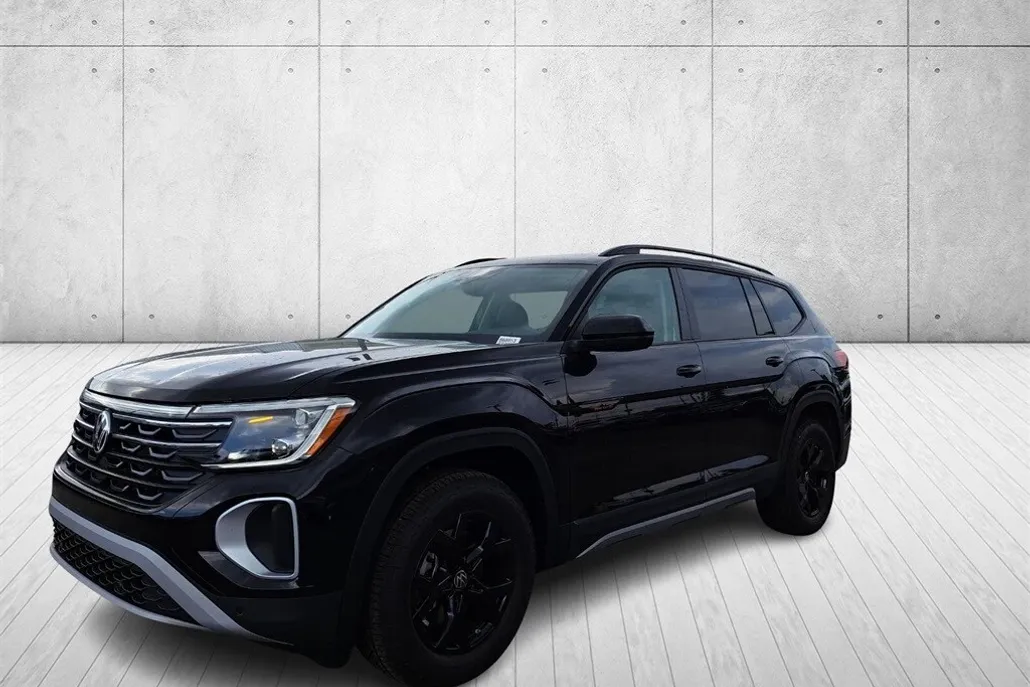 2025 Volkswagen Atlas SE Technology Peak Edition photo 1