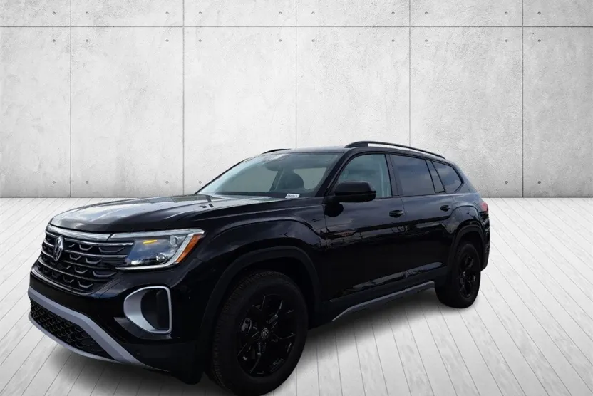 2025 Volkswagen Atlas SE Technology Peak Edition photo 1
