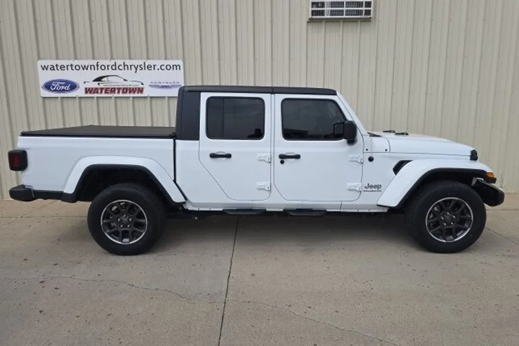 2023 Jeep Gladiator Overland photo 1