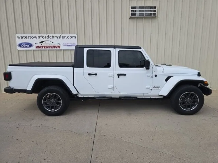 2023 Jeep Gladiator Overland photo 1
