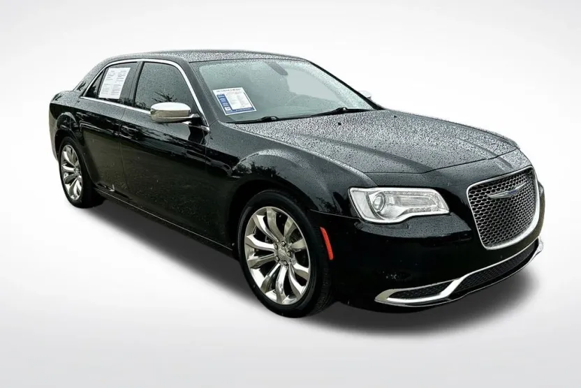 2020 Chrysler 300 Touring photo 1