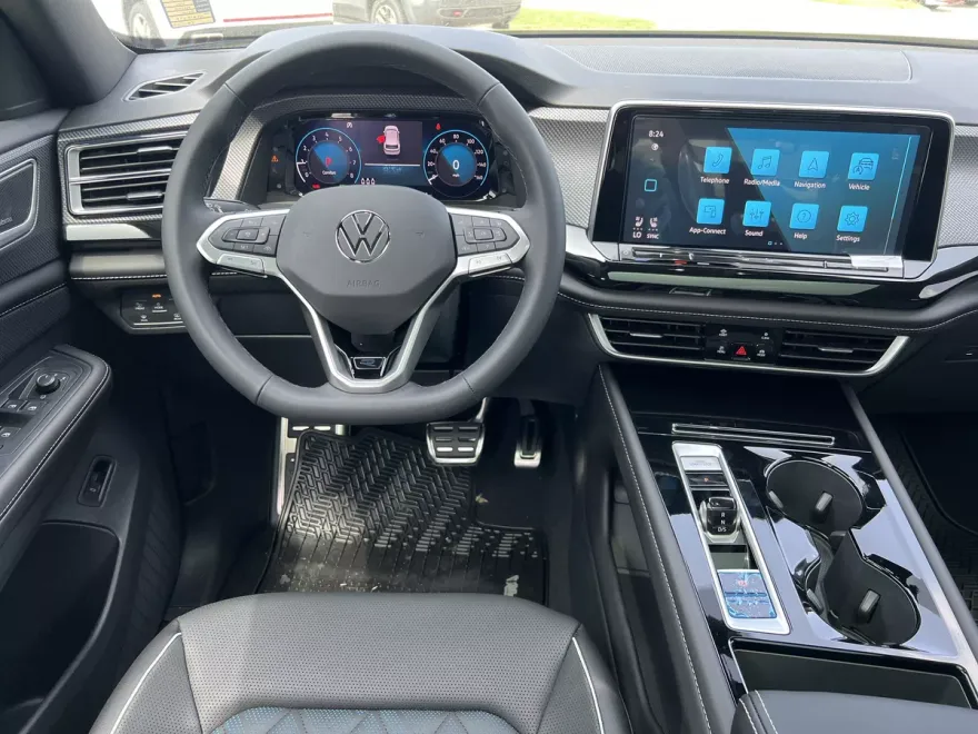 2025 Volkswagen Atlas Cross Sport SEL Premium R-Line photo 1