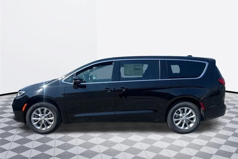 2025 Chrysler Pacifica photo 1