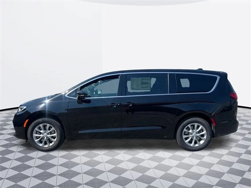 2025 Chrysler Pacifica photo 1