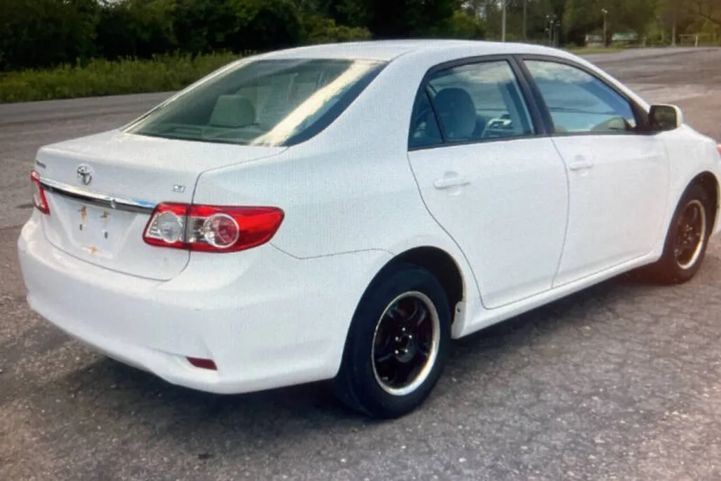 2012 Toyota Corolla LE photo 1