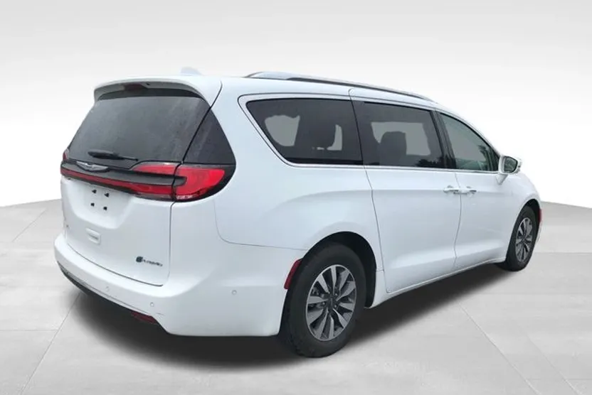 2021 Chrysler Pacifica Hybrid Touring L photo 1