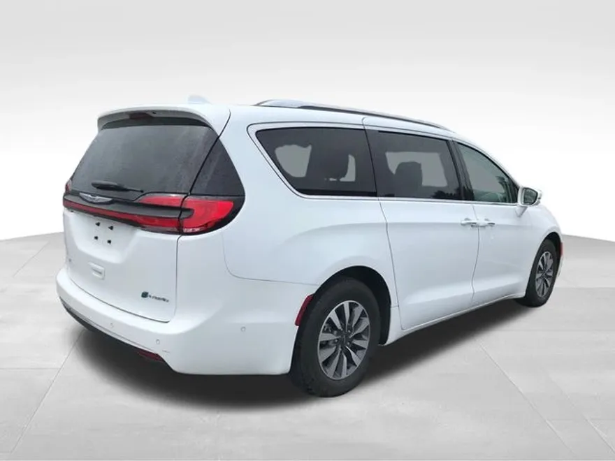 2021 Chrysler Pacifica Hybrid Touring L photo 1