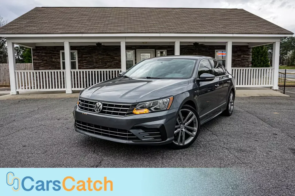 2017 Volkswagen Passat R-Line photo 1