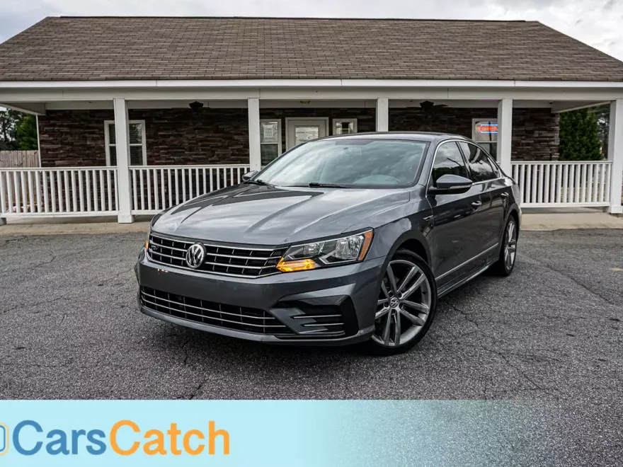 2017 Volkswagen Passat R-Line photo 1