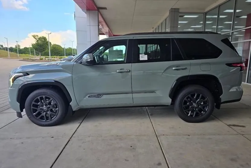 2025 Toyota Sequoia Platinum photo 1