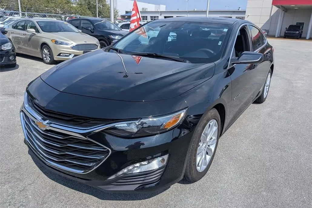 2024 Chevrolet Malibu 1LT photo 1