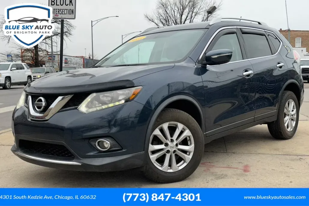 2015 Nissan Rogue SV photo 1
